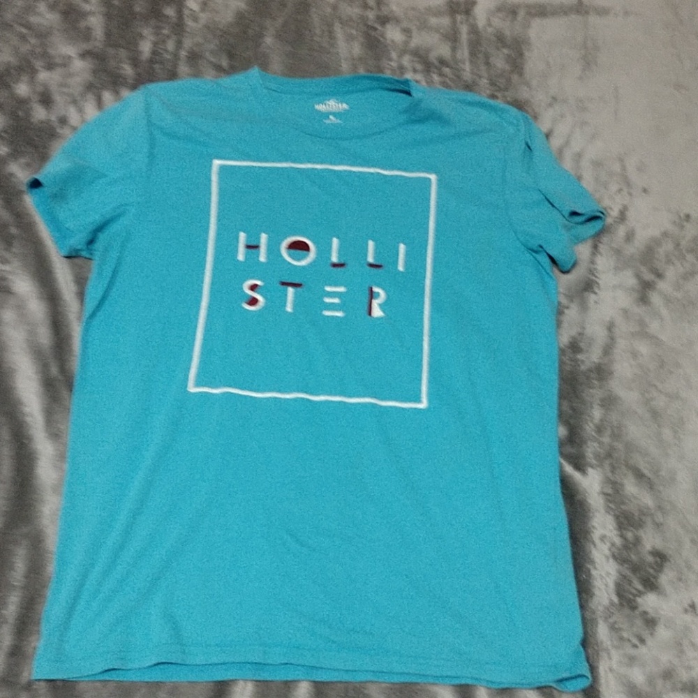 Hollister logo tee